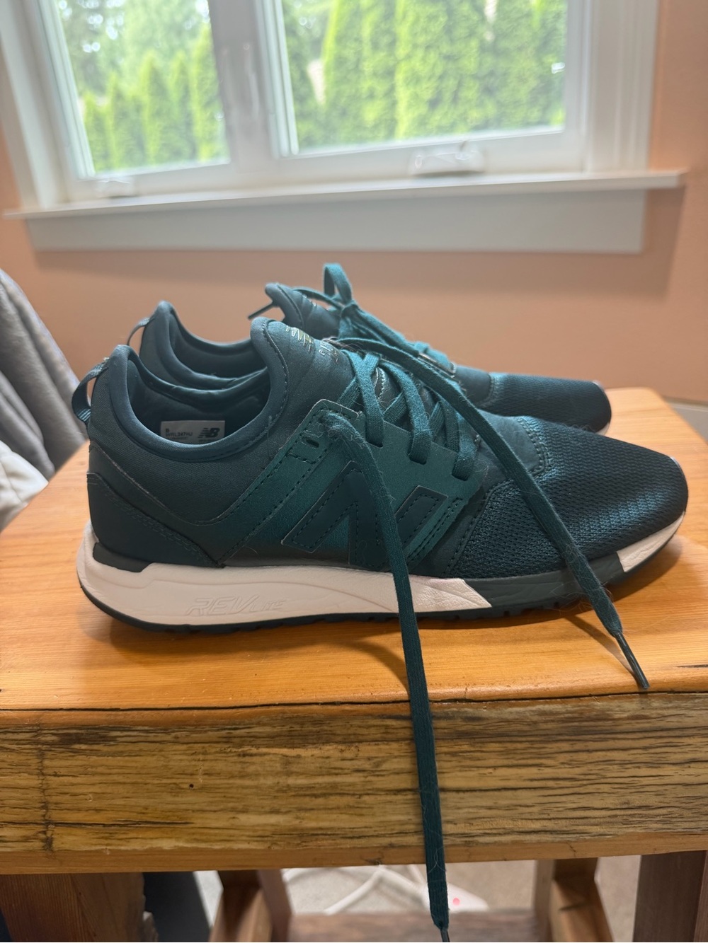 New Balance Women’s Teal Athletic Sneakers 247 7.5